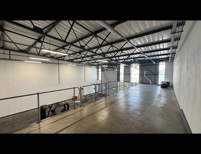 501M² WAREHOUSE TO LET IN LONGLAKE